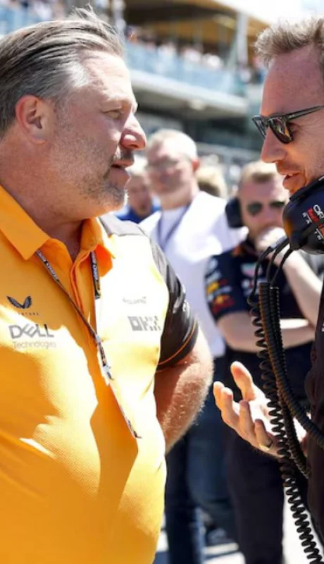 El CEO de McLaren apuntó contra el ex jefe de Red Bull.