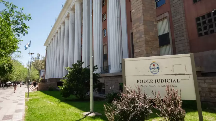 Principa edificio de la Justicia en Mendoza