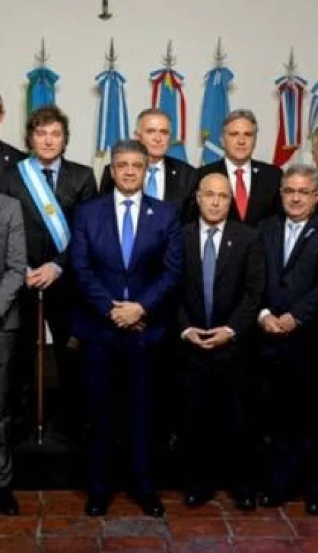 Javier Milei junto a gobernadores.