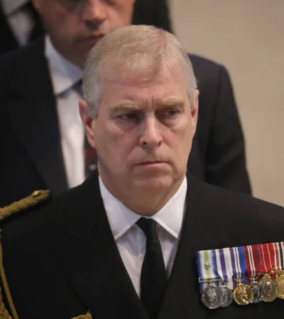 Un veterano de Malvinas despojado de sus honores. El ministerio de Defensa confirmó la retirada de las placas militares por orden del Rey Carlos.