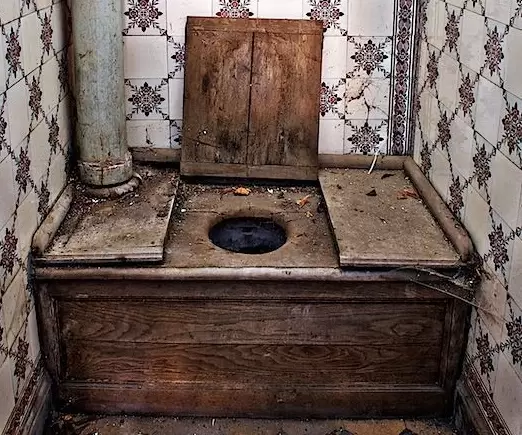 Un retrete usado en tiempos remotos. (Foto: web)