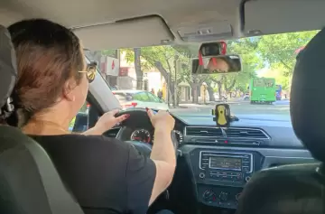 Mendoza marca la cancha: Uber y Cabify tendrán las mismas obligaciones que los taxis