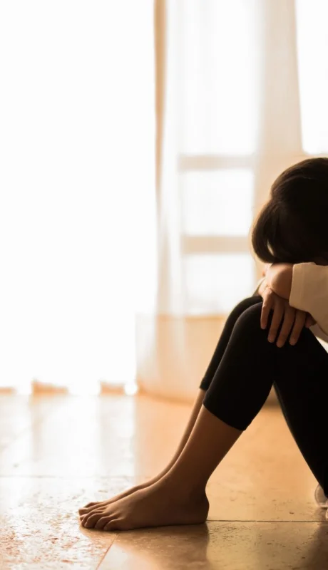 Asegurar que nadie con antecedentes de abuso sexual pueda trabajar en el mismo espacio físico que los chicos.