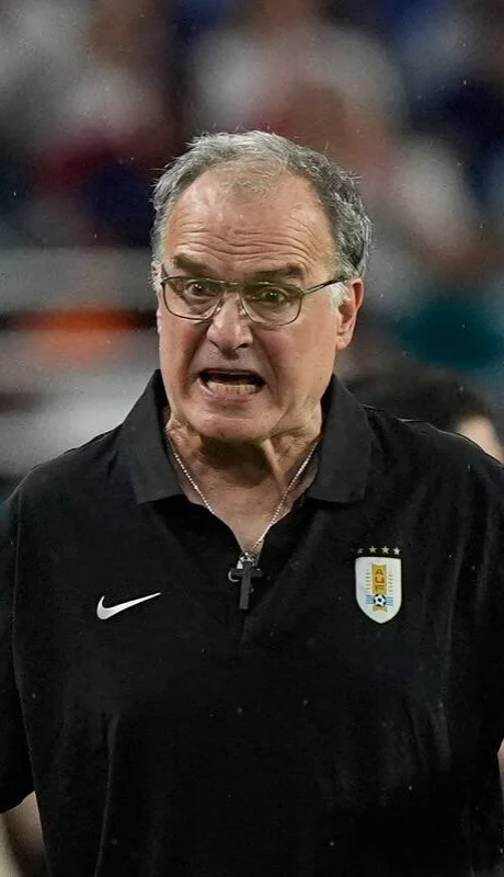 Marcelo Bielsa pasa por un momento complicado en Uruguay