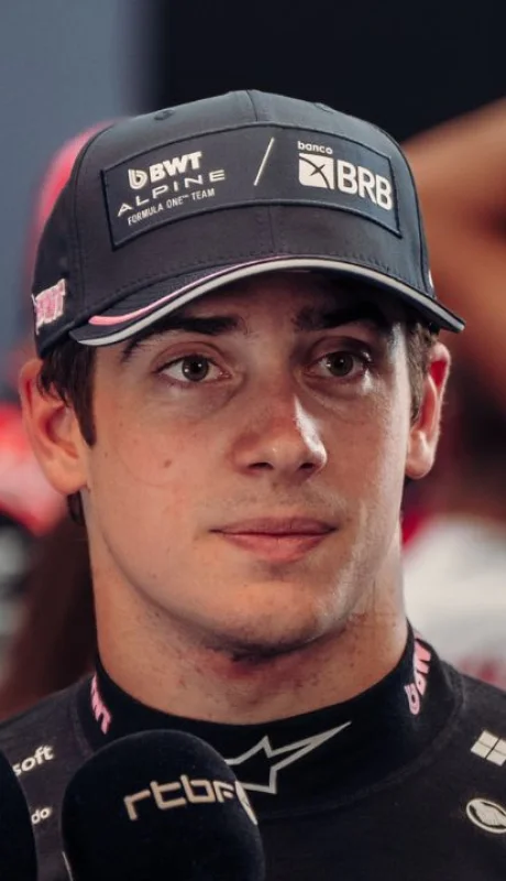 Tras un toque en la primera curva que condicionó su aerodinámica, Franco Colapinto logró llevar el auto hasta la bandera a cuadros.