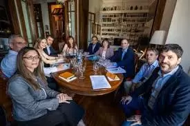 La última reunión, con la presencia de economistas, rebasó la paciencia. (Foto: archivo web)