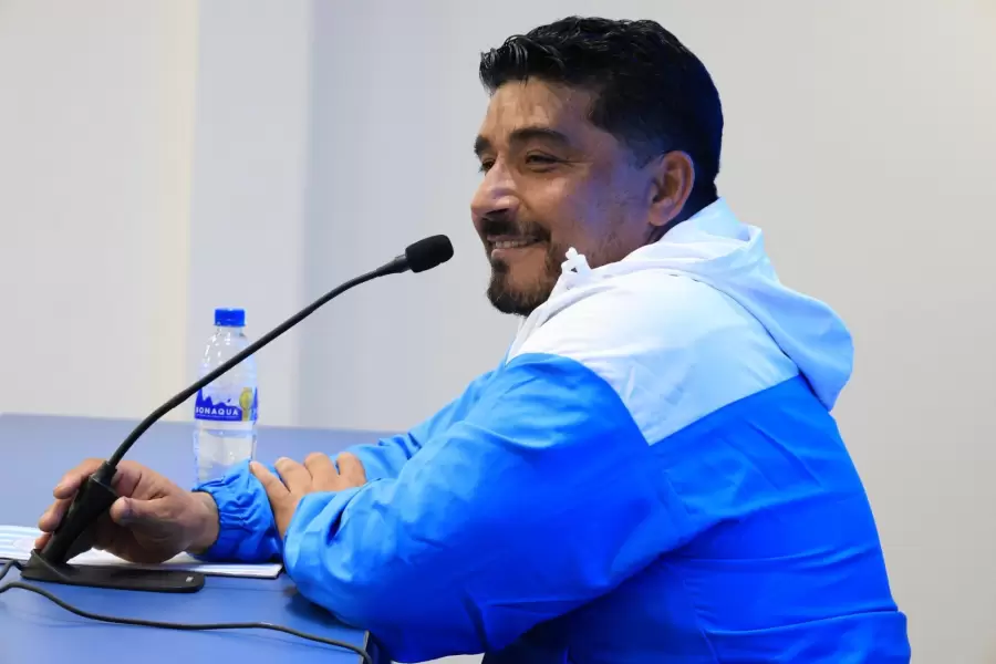 Omar Asad todavía no sabe si seguirá en Godoy Cruz.