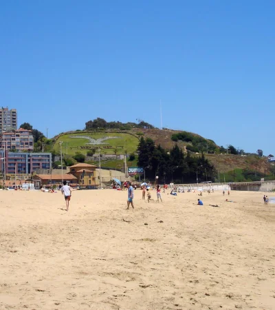 Reñaca es uno de los destinos más elegidos por los argentinos, tanto por sus playas como por sus principales zonas comerciales de Viña del Mar.