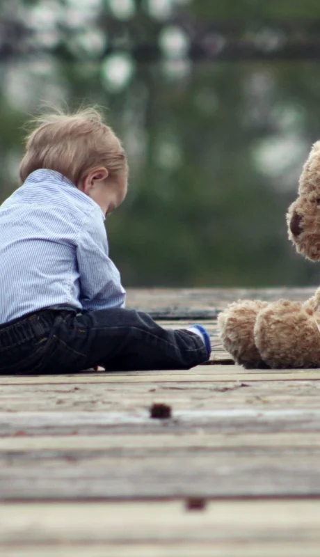 El peluche Kumma fue retirado tras detectarse que daba consejos peligrosos y contenido sexual a menores.