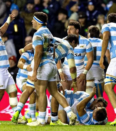 Los Pumas se enfrentan a Inglaterra.