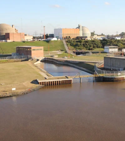 ¿Sabías que Argentina perdió 360 MW de potencia continua con la detención de Atucha I? Se espera su reincorporación en 2027.