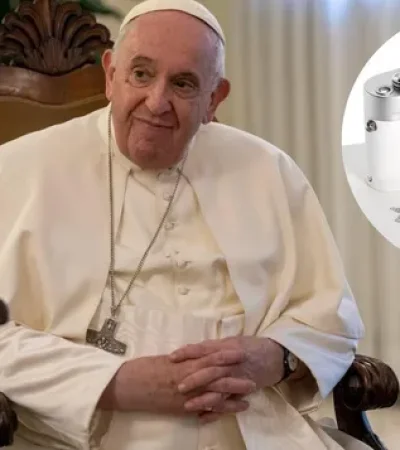 La exclusiva cámara Leica bendecida por Francisco, una joya tecnológica que se transformó en ayuda humanitaria.