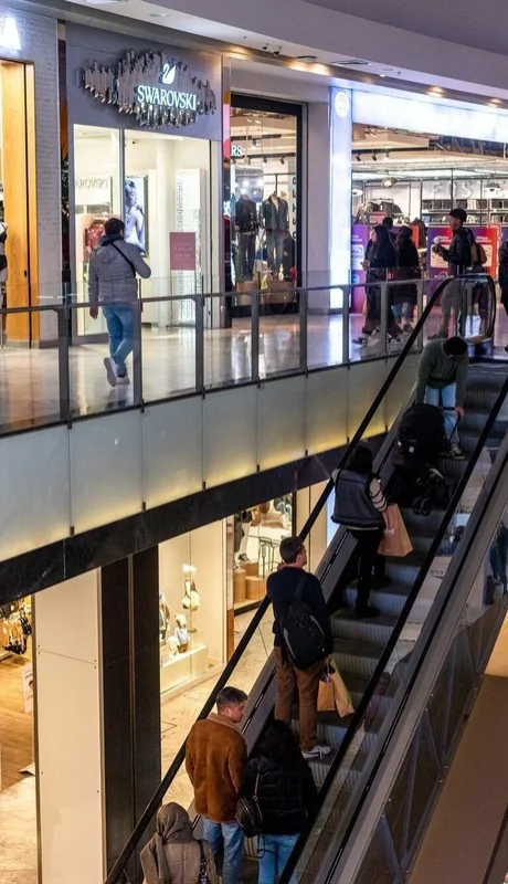 El salto del dólar en Chile reactivó el consumo de argentinos en los malls, donde la diferencia de precio en tecnología y ropa justifica el viaje.