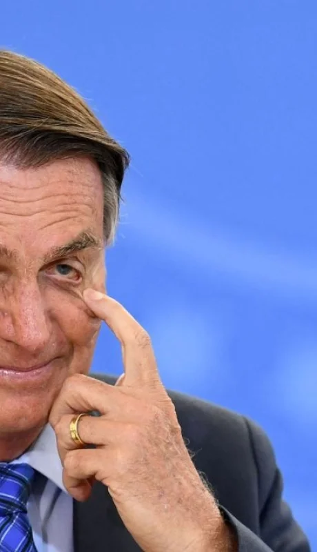 Jair Bolsonaro admitió haber intentado quemar su tobillera electrónica.