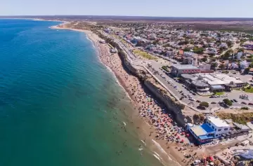Verano 2026: Esta es la playa con las aguas más cristalinas de Argentina