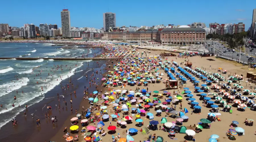 Mar del Plata busca garantizar la convivencia y espacios libres de humo mediante las nuevas sanciones económicas que se aplicarán en los balnearios.