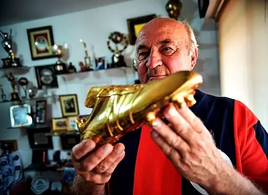 El Gringo con el botin de oro por el impresionante 1975