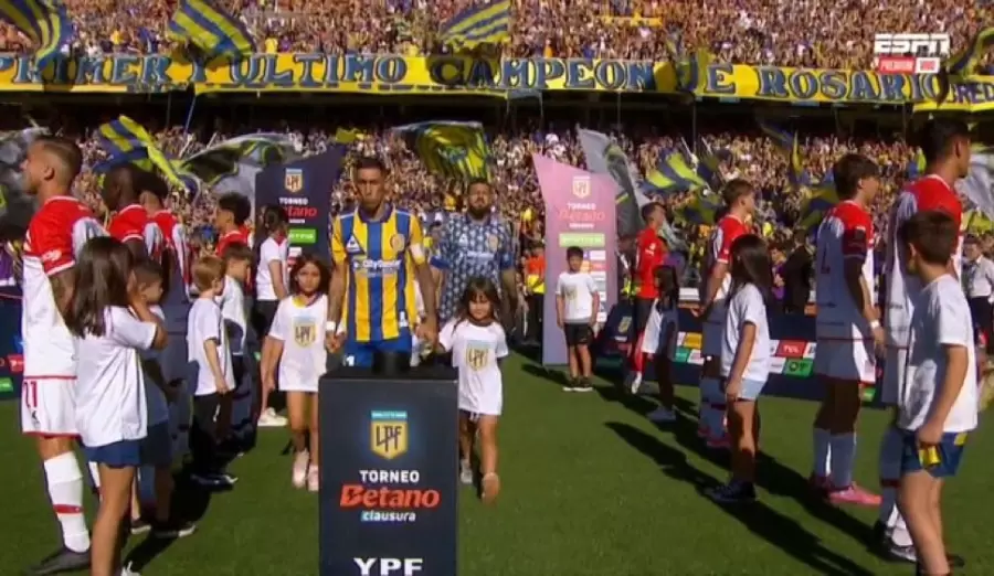 El polémico pasillo de Estudiantes a Rosario Central.