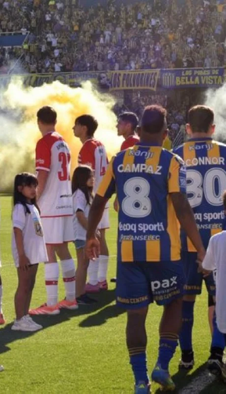 El polémico pasillo de Estudiantes a Rosario Central.
