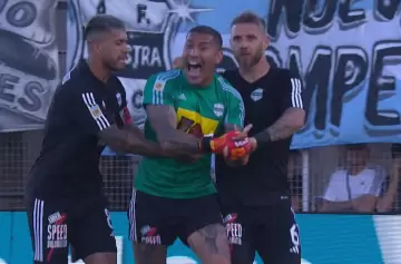 Escalofriante lesión de Ignacio Arce en el tiempo extra entre Riestra y Barracas Central