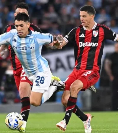 Racing eliminó a River en un partido tremendo.