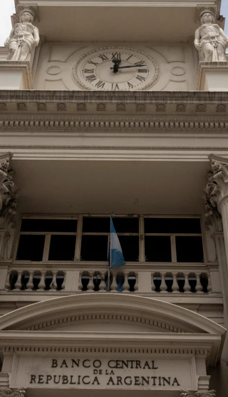 El SWAP con EE. UU. y China está disponible, pero la activación de recursos implica un nuevo endeudamiento y una nueva tasa de interés.