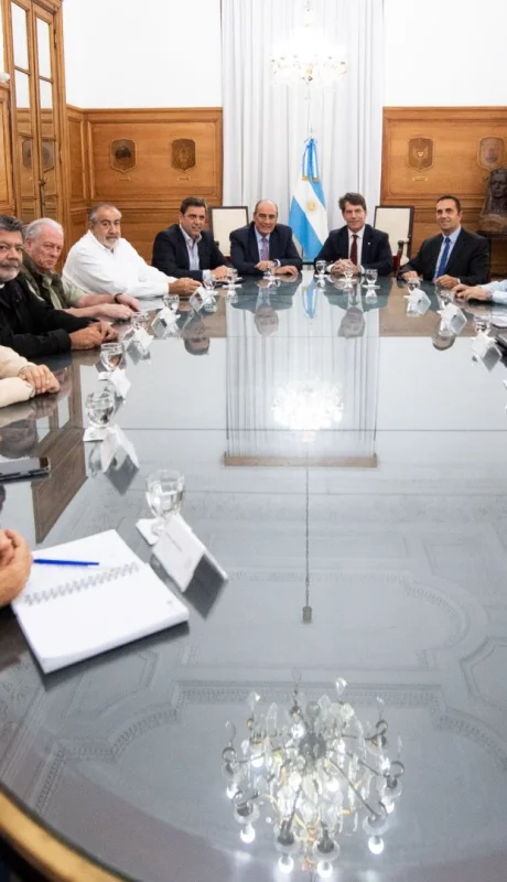 Una de las reuniones preparatorias del Consejo de Mayo, cuando Francos estaba a la cabeza. (Imagen: archivo web)