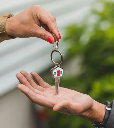 La escritura de una casa puede ser inmediata o tardar años.