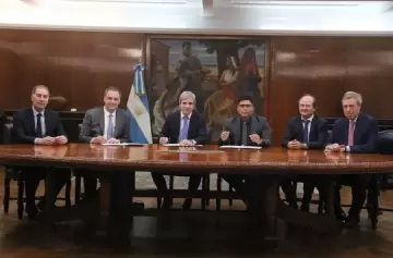 Nación, Neuquén y Santa Cruz firmaron la quita de retenciones al petróleo convencional