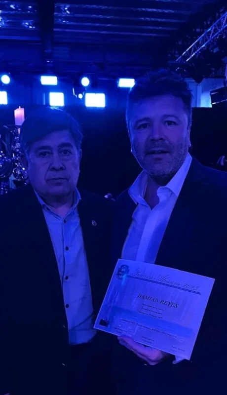 Damián Reyes fue galardonado en los Premios Alumni.