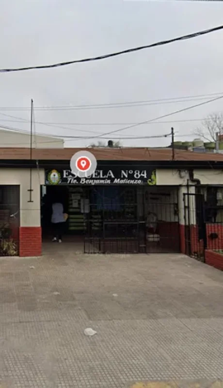 Este jueves, docentes de la institución realizaron un paro en reclamo de medidas de seguridad y en apoyo a la maestra herida.