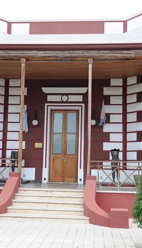 El Gobierno municipal decidio bautizar el edificio con el nombre del inspector Santiago Velázquez, fallecido en un siniestro vial.