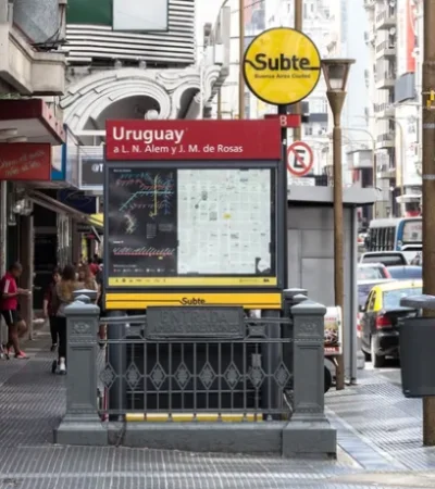 Colectivos, subtes y peajes aumentarán desde el lunes.