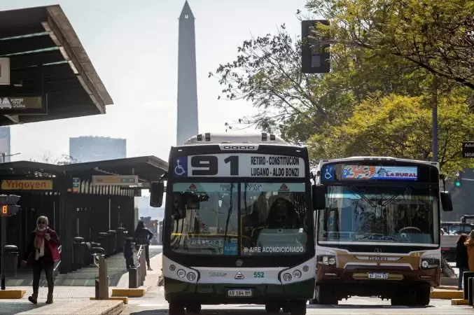 Colectivos, subtes y peajes aumentarán desde el lunes.