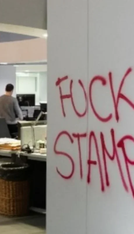 Ataque de activistas pro palestinos a La Stampa.