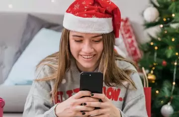 La IA revoluciona las compras navideñas para encontrar el regalo perfecto y ahorrar tiempo