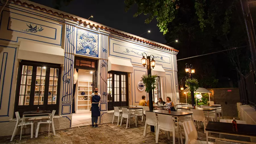 La estética y la filosofía de La Gloria Cantina Cool coinciden a la perfección con el espíritu de Cris Morena.