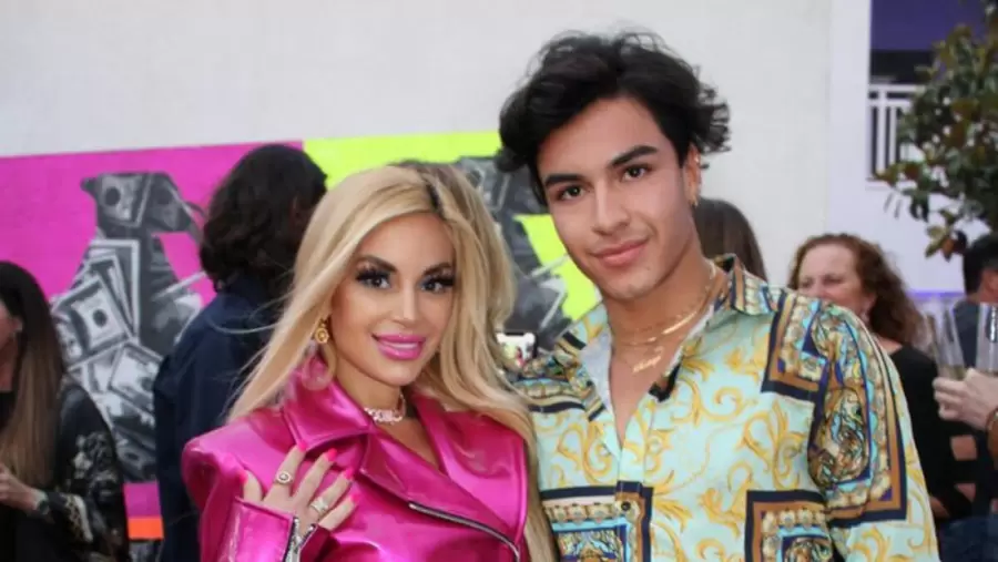 El polémico tratamiento al que se someten la Barbie Humana y su hijo desató la polémica