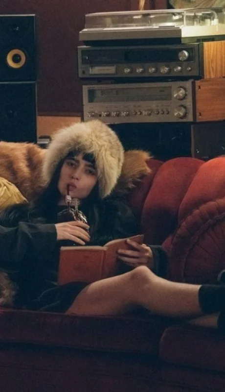 Netflix incluyó en su catálogo Vampira Humanística Busca Suicida, una película franco canadiense que renueva el género de vampiros.