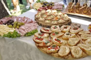 Cómo evitar estafas al contratar un salón o catering para fiestas de egresados, 15 y casamientos