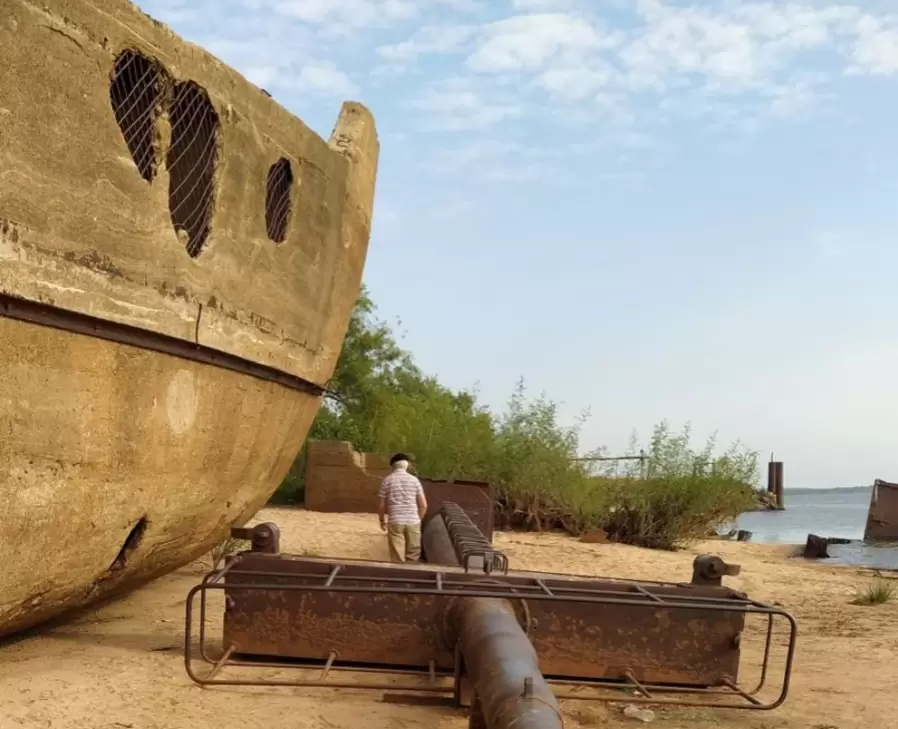 La falta de metal entre las grandes Guerras Mundiales obligó a utilizar otras materias primas para la construcción de grandes naves.