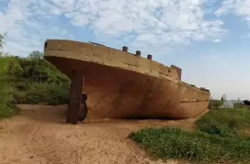 El misterio de "el Néstor", el barco de cemento encallado en Entre Ríos