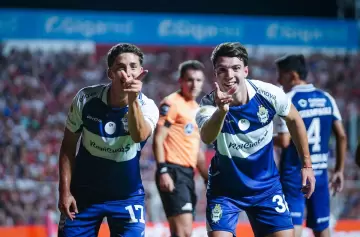 ¿Ayudín para el Lobo? El polémico gol de Gimnasia ante Barracas para dejarlo afuera