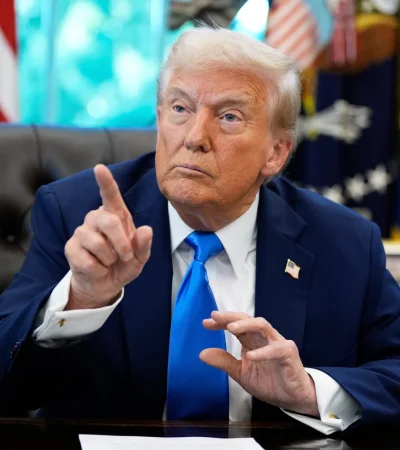 ¿Intervención o diplomacia? La Casa Blanca se niega a descartar el envío de tropas a Venezuela, mientras Trump analiza opciones.