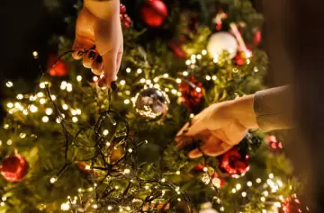 El dilema del calendario: ¿Por qué hay personas que arman el árbol de Navidad antes del 8 de diciembre?