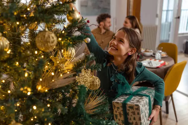 El dilema del calendario: ¿Por qué arman el árbol de Navidad antes del 8 de diciembre?