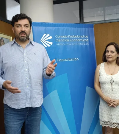 Carlos Maximiliano Morales y Tania Damiani, del Consejo Profesional de Ciencias Económicas.