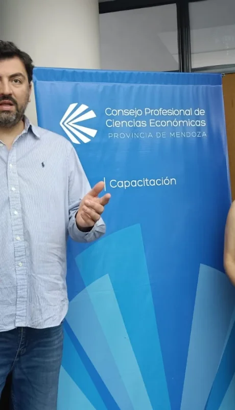 Carlos Maximiliano Morales y Tania Damiani, del Consejo Profesional de Ciencias Económicas.