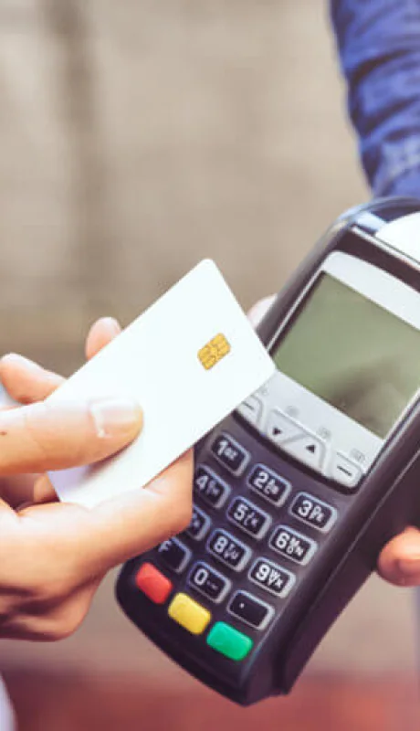 La canasta básica de cinco productos (pan dulce, sidra, turrón, budín y garrapiñada) ya cotiza a $7.000 en los almacenes de barrio.