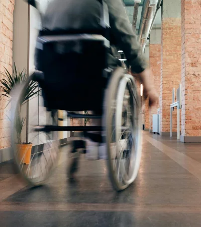 Las obras sociales y prepagas deben responder ante los derechos de las personas con discapacidad en Argentina.